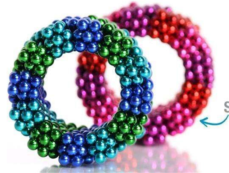 combination of magnetic beads with different colour